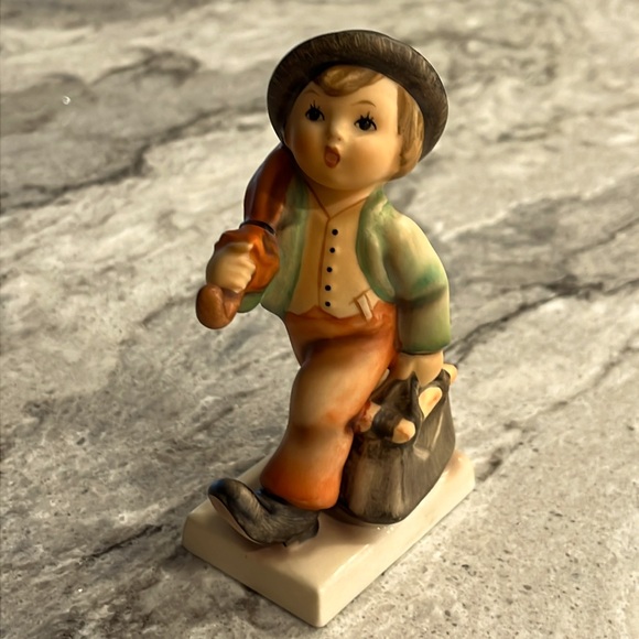 Vintage GOEBEL HUMMEL “Merry Wanderer” - Picture 1 of 10